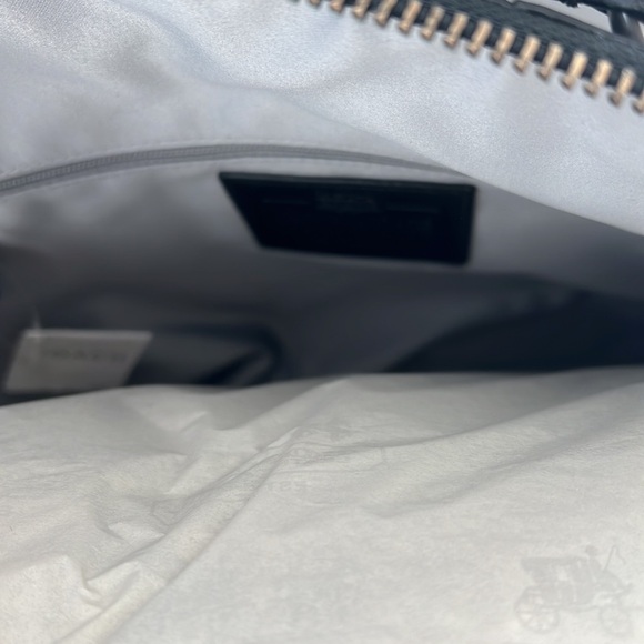 Stunning Coach tote - Picture 4 of 9